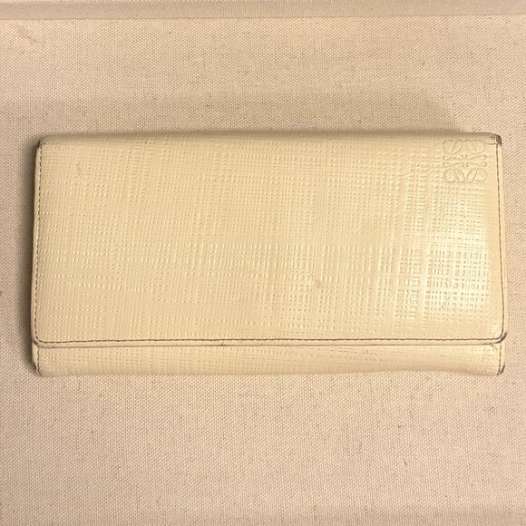 Loewe Long Horizontal Wallet – Soft Grained Calfskin & Gold Hardware - Picture 2 of 16